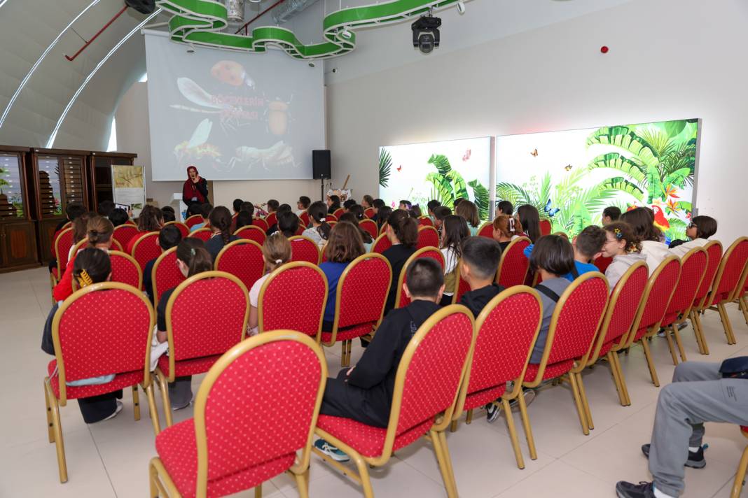 Konya’nın dünyaca ünlü bahçesinde öğrenciler, egzotik canlılarla yakından tanışıyor 11